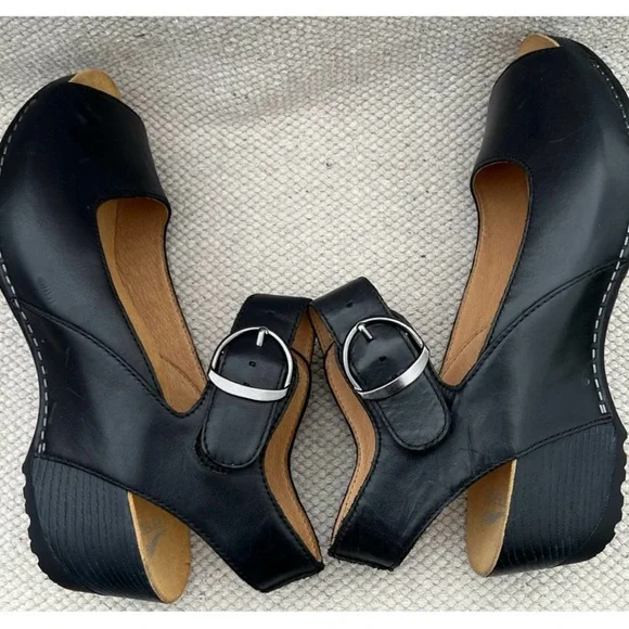 Dansko Black and Tan Sandals with Mary Jane Strap. Small scuff in picture - Picture 3 of 6